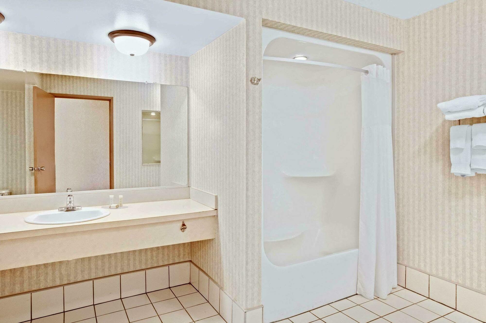 Howard Johnson By Wyndham Blackwood Near Philadelphia Exterior foto