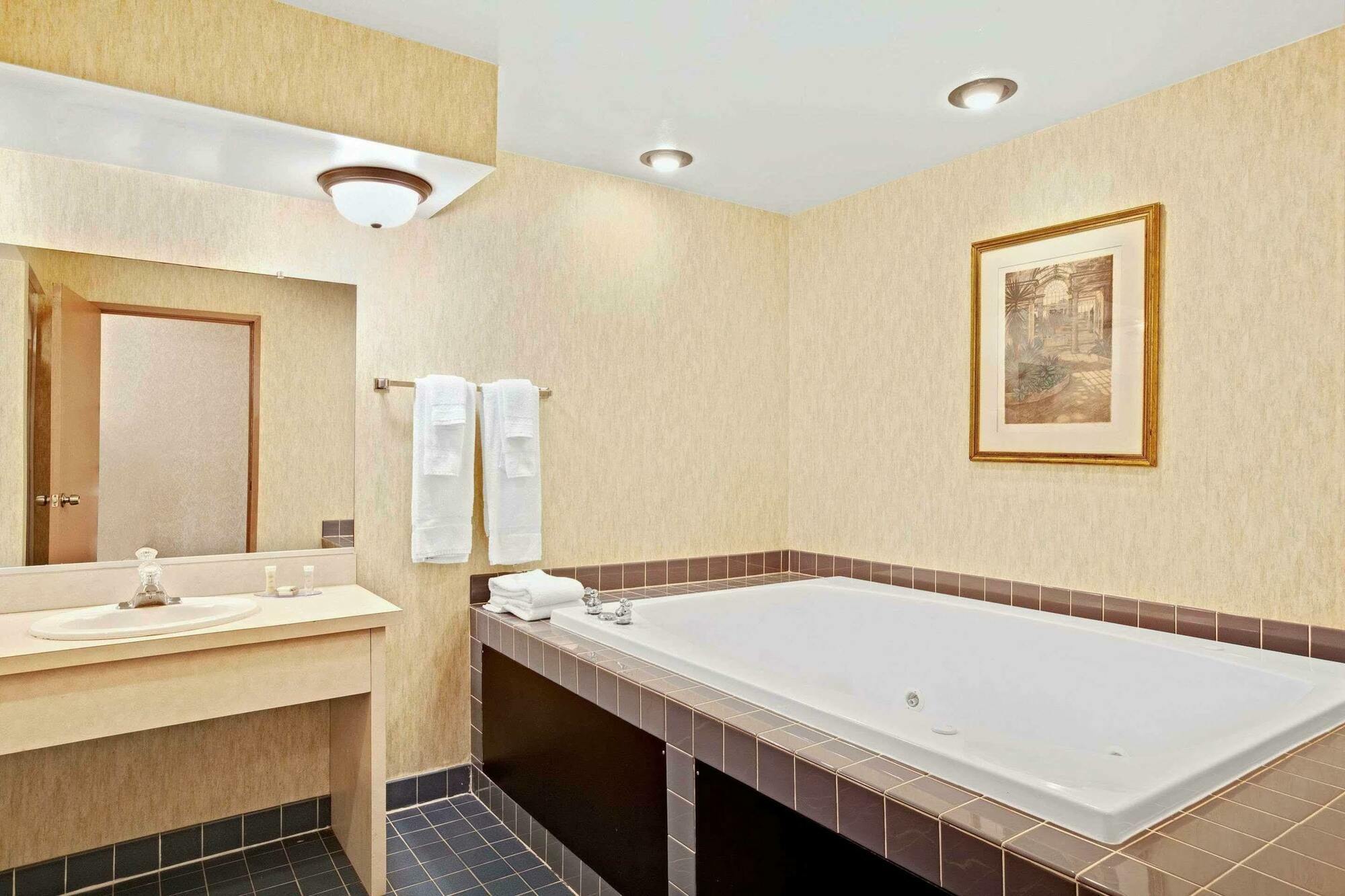 Howard Johnson By Wyndham Blackwood Near Philadelphia Exterior foto